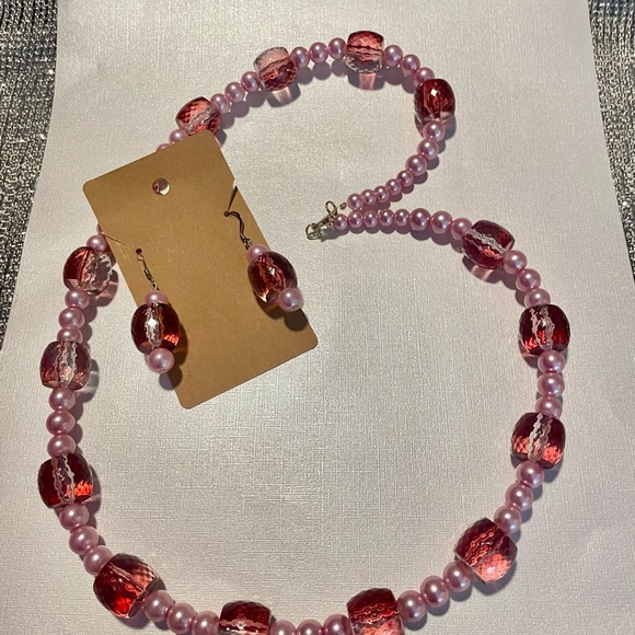 Necklace & Pierced Earring Set with Pink and Red Beads. - Picture 3 of 9